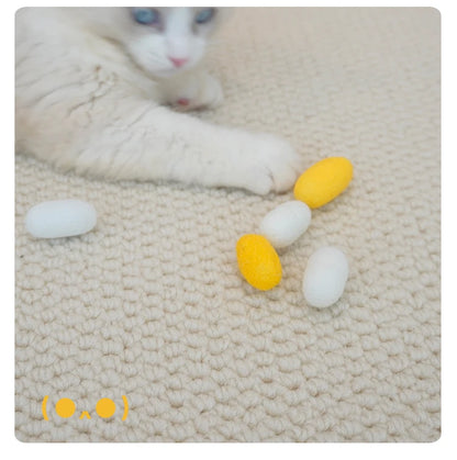 Los juguetes para gatos son naturales puros, sin teñir, sin decoloración, secado completo, con cocones de crisalis y gusano de seda para diversión de artefactos para gatos